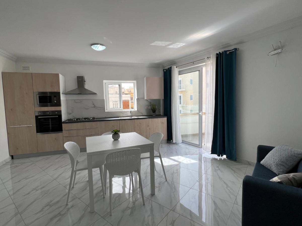 Condo With Patio Overlooking Piazza Gzira Екстериор снимка