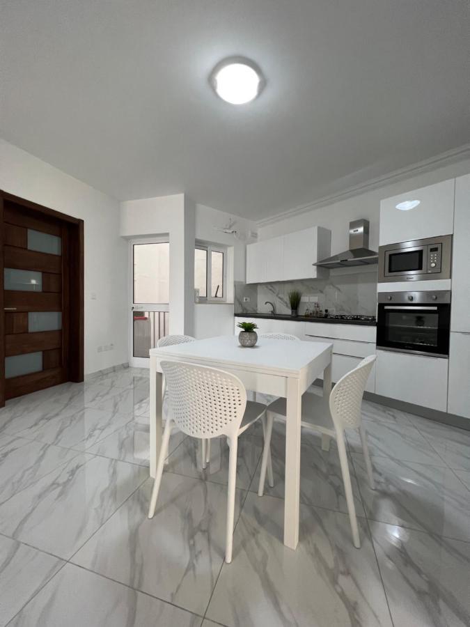 Condo With Patio Overlooking Piazza Gzira Екстериор снимка