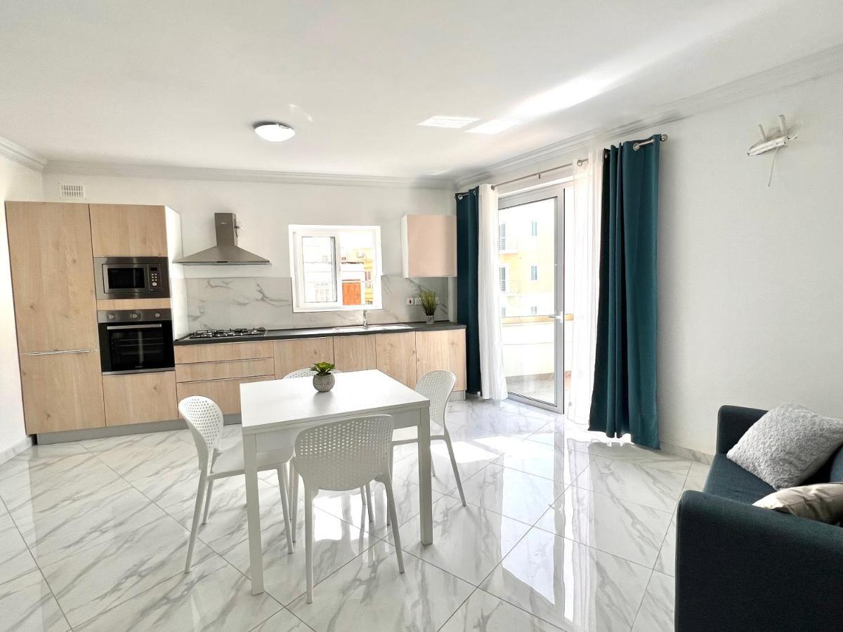 Condo With Patio Overlooking Piazza Gzira Екстериор снимка