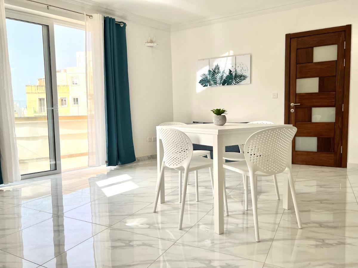 Condo With Patio Overlooking Piazza Gzira Екстериор снимка