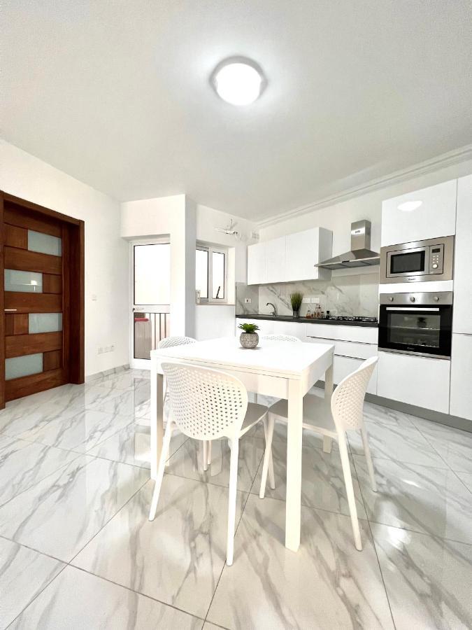 Condo With Patio Overlooking Piazza Gzira Екстериор снимка