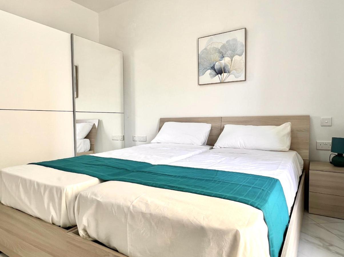 Condo With Patio Overlooking Piazza Gzira Екстериор снимка